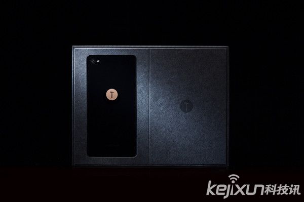 錘子手機(jī)周年紀(jì)念版正式發(fā)布：售價(jià)2480元
