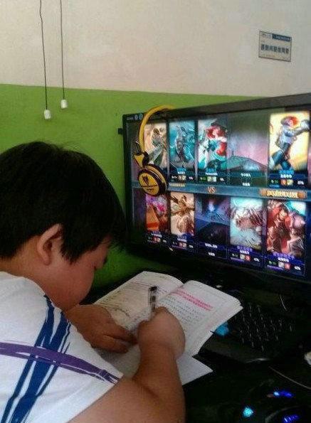 熊孩子的保證書：媽媽給我充點券，我就戒了LOL！
