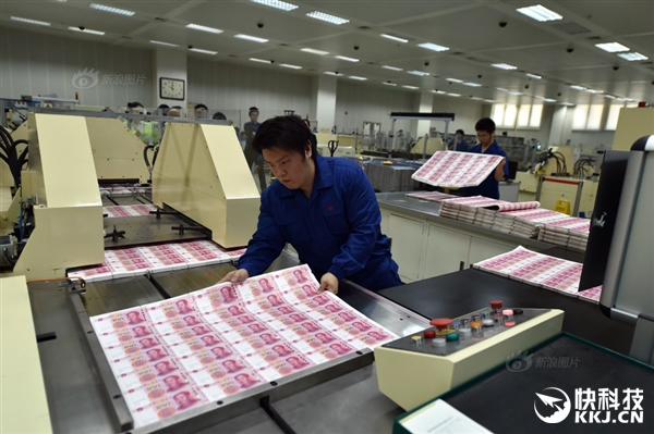 新版100元人民幣終于來(lái)了：明天下午兌換