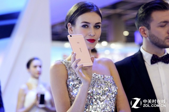 而玫瑰金版的vivo X6Plus更是首度與用戶見面，吸引了眾多目光。