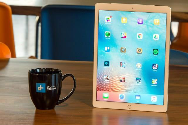 通常來說，蘋果都在秋天發(fā)布iPad Air，不過由于在去年秋天蘋果推出了iPad Pro，因此iPad Air 3并未像往年一樣如期而至。而根據9to5mac的消息稱，蘋果將在今年3月的發(fā)布會發(fā)布iPad Air 3。關于iPad Air 3的具體配置目前還不清楚，但理論上屏幕不會有太大的升級，處理器應該會升級到A9家族的產品，也許會是A9X。