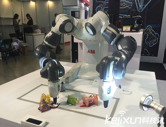 工業(yè)智能化時(shí)代已經(jīng)崛起！ VR機(jī)械手臂來了