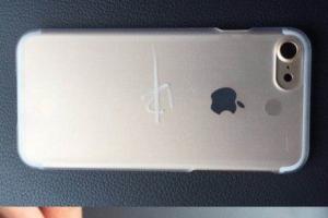 iPhone 7最新諜照：原耳機插孔被新?lián)P聲器取代