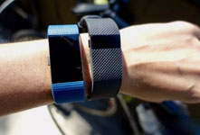 Fitbit發(fā)布兩款智能運(yùn)動手環(huán) 外觀時尚獨(dú)具匠心