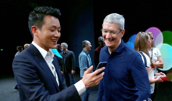 iPhone7發(fā)布會邀請唯一中國明星：蘋果總部門前啃蘋果