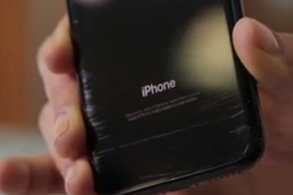 亮黑色iPhone7使用一天傻眼！超不耐磨