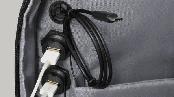 你敢背嗎？15600mAh容量的電池背包還帶仨風(fēng)扇