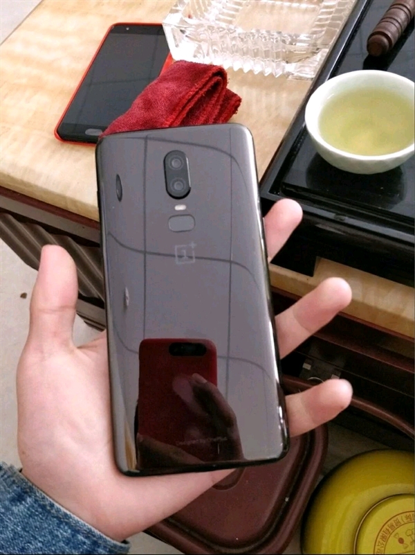 尾隨One Plus 6！一加密謀新產(chǎn)品：藍(lán)牙無(wú)線耳機(jī)