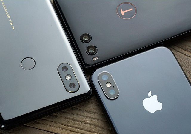 堅(jiān)果R1、小米MIX2S、iPhone X對(duì)比評(píng)測(cè) 國(guó)產(chǎn)旗艦對(duì)決蘋(píng)果