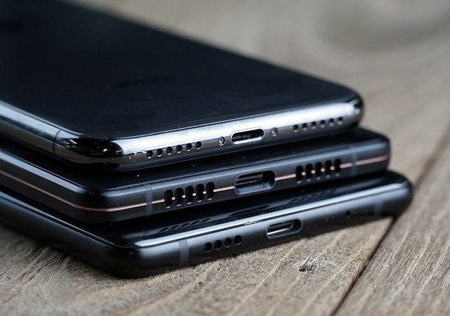 堅(jiān)果R1、小米MIX2S、iPhone X對(duì)比評(píng)測(cè) 國(guó)產(chǎn)旗艦對(duì)決蘋(píng)果