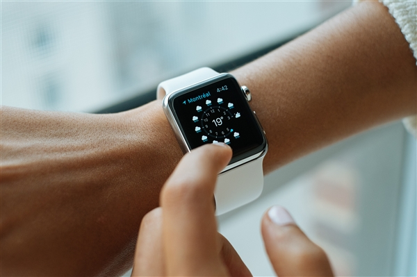 蘋果watchOS 5正式發(fā)布：新增對(duì)講機(jī)、手表支持互發(fā)語音