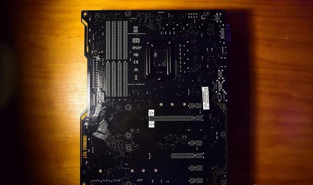 全新20系顯卡平臺(tái) 萬(wàn)元級(jí)i7-8700K配RTX2080高端游戲配置推薦