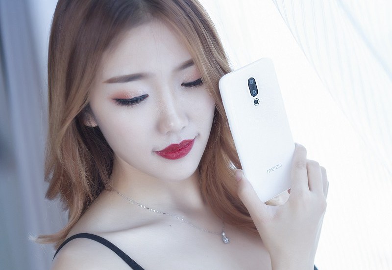 魅族16X汝窯白美女圖賞：網(wǎng)友直呼手機(jī)真美，人更美!