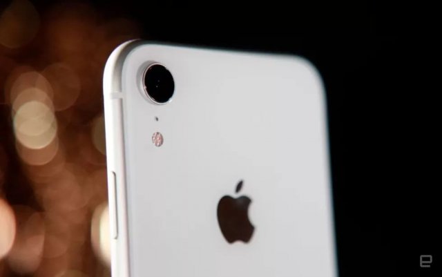 iPhone XR 是全球公認(rèn)的高性?xún)r(jià)比 iPhone？我們來(lái)看看外媒們?cè)趺凑f(shuō)