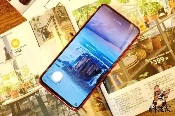 榮耀Magic2上手簡(jiǎn)評(píng)：除了滑屏設(shè)計(jì)還有這么多賣點(diǎn)！