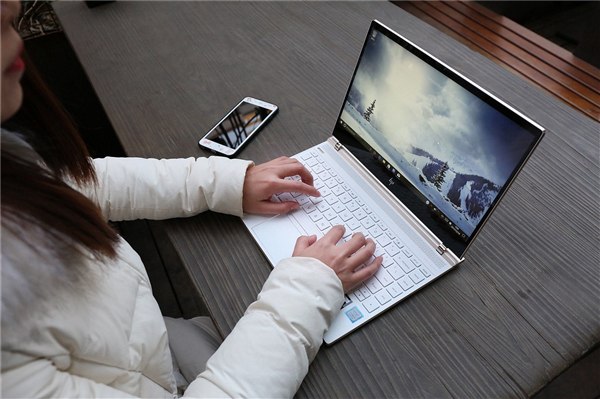 微軟要把PC接管手機(jī)深入化，今后Win10可接打電話收發(fā)短信