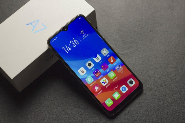 OPPO A7和OPPO A7X外觀對(duì)比