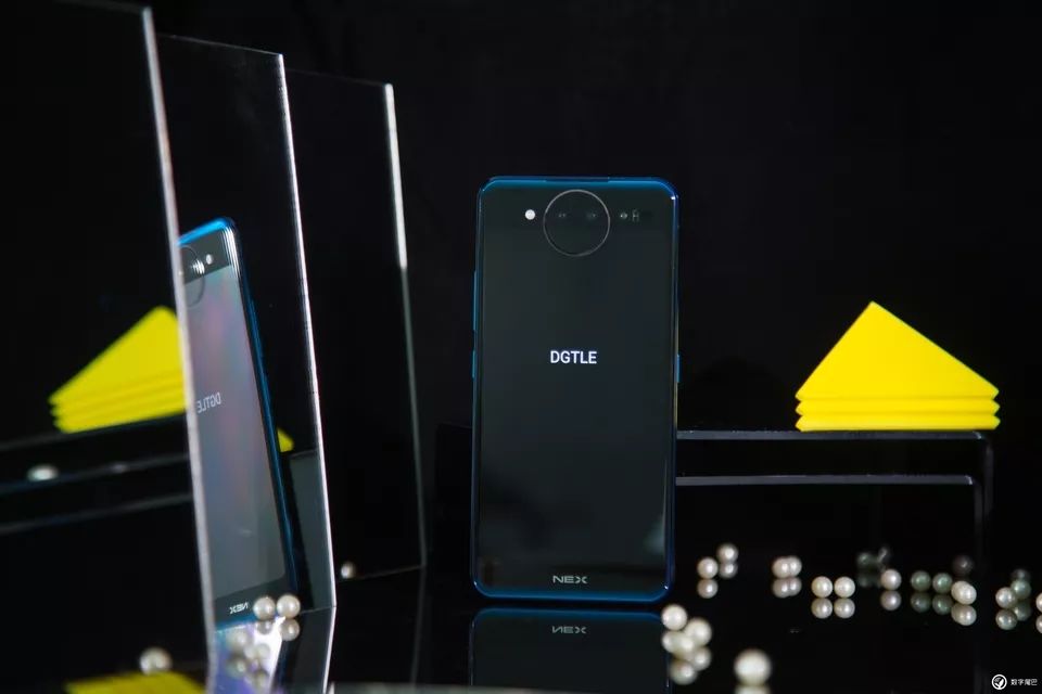 vivo NEX 雙屏版圖賞：既是實力派，也是「雙面派」