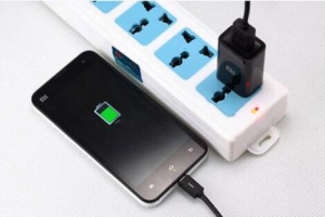 最傷手機(jī)的9種充電方式 90%人都不知道！你中了幾條？