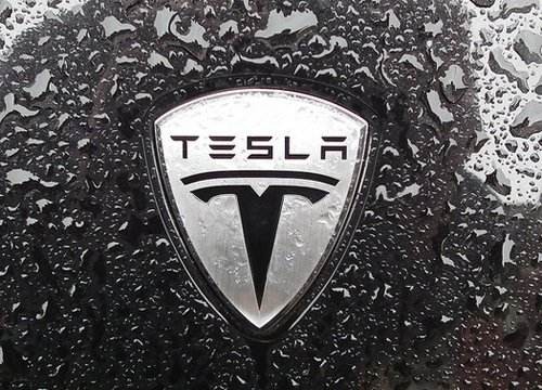 特斯拉增強召喚自動駕駛功能上線 遠程操控自動車輛成為現(xiàn)實！