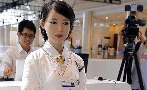 日本創(chuàng)造女性機器人具備女友一切功能 網(wǎng)友：富人不需要，窮人買不起啊！