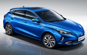 兩廂純電動轎車長安逸動ET正式上市：售價13.29萬元起，綜合續(xù)航405公里