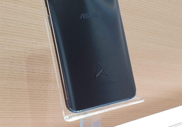 華碩發(fā)布Zenfone 6 Edition 30手機：12GB<a href=/tags/2778-0.html target=_blank class=infotextkey>內(nèi)存</a>+512GB存儲 