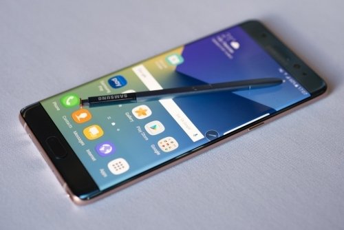 三星Galaxy Note10+或繼續(xù)用挖孔屏，還是放在中間的那種